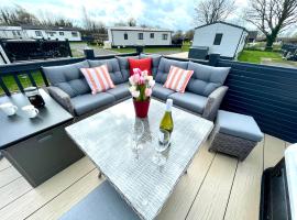 Norfolk Lodge, Private Hot tub, hotell med jacuzzi i South Cerney