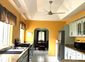 Kay Marni: Your Saint Lucian home, hytte i Gros Islet