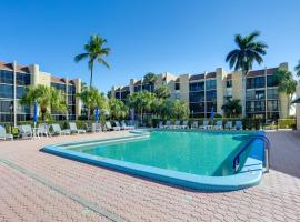 Comfortable Jensen Beach Condo with Pool View!, khách sạn ở Jensen Beach