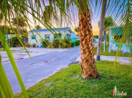 Pinecraft Cottage Tiny Home, hotel di Sarasota