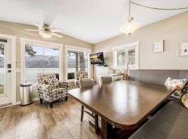 Secluded Cabin On The Lake #7, hotel en West Kelowna