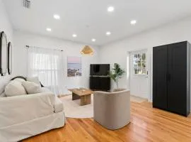 Uptown Loft - Bright - Modern - Walkable