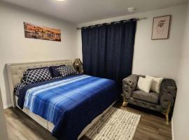 Cozy one bedroom in Airdrie, hotel with parking in Airdrie