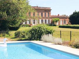 Gîte Manzana au Château Lavalade, hostal o pensió a Castelsarrasin