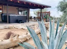 Ranch with Hot Tub by Joshua Tree Park/Pioneertown