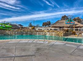 Margaritaville Home with Lake Access and Resort Perks!, hytte i Osage Beach
