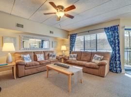 Lake Harmony Condo with Big Boulder Lake Views, apartment in Lake Harmony