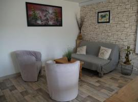 Les Loges Farm, cheap hotel in Le Breuil-sous-Argenton