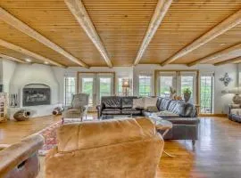 Scenic Alto Getaway with Mountain Views and Hot Tub!