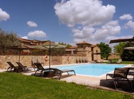 Villa Le Beringhe - Wine Pool & Relax, farm stay in Colle Val D'Elsa