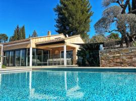 Villa 5 étoiles avec piscine chauffée, proche Bandol، فيلا في لو كاستليت