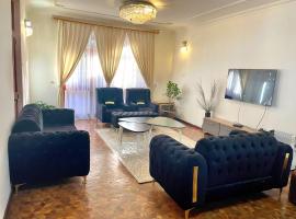 METRO Deluxe Specious Home in a Great Neighborhood!!: Addis Ababa şehrinde bir kulübe