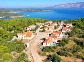 Doris Hvar