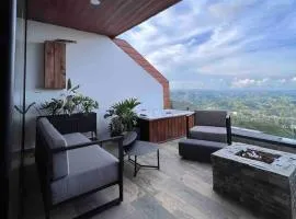 Modern Guatapé Loft with Starlink WiFi