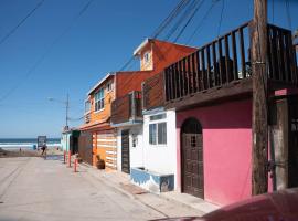 Be steps away from the beach - Downtown Rosarito, vacation home in Rosarito