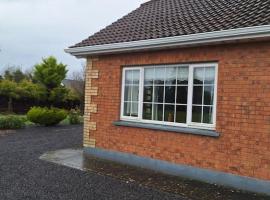 Welcome to Tunmobi Villa, its home away from home., apartament a Ballyjamesduff