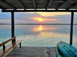 EcoStay SuKhA- Cabañas ecológicas frente a la laguna, hotel em Bacalar