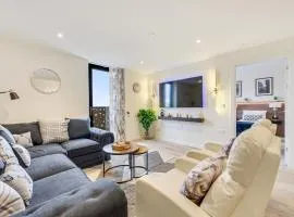 Stunning 2 Bed Apartment U6 - Sleeps 8