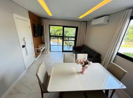 Lindo apartamento a 400 metros da praia com selo azul de qualidade, hotel in Governador Celso Ramos
