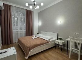 Rose Art hotel, hotel cerca de Aeropuerto Internacional de Astaná - NQZ, Astaná