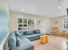 Grove Bay Bungalow - 2/2 Gated Cottage-Walk to Bay