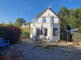 The Steading cottage in scenic Rosehall, Lairg, хотел в Лейрг