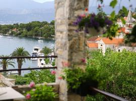 Apartments Boro, hotel di Splitska