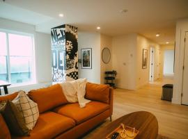 Chic Cozy Retreat - 2BR - Stunning North End Views, помешкання з кухнею у місті Галіфакс