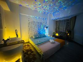 The most prosperous seaside seaview apartment in Jomtien(Tub, high speed Wi-Fi, Projector), apartamento em Praia de Jomtien