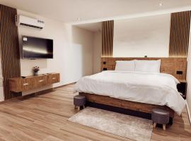 Newly Built Luxury Beachfront Villa, готель у місті Аккра