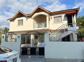 Richie’s House En Licey Al Medio, cottage in Santiago de los Caballeros