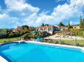 Tranquil holiday home with private pool, αγροικία σε Félines-Minervois