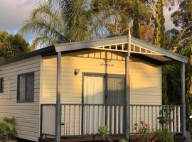 Honey Hush Caravan Park, hotel v Lavertonu