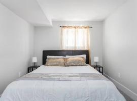 Cozy Furnished Room in Edmonton - Close to U of A, частна квартира в Едмънтън