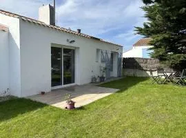 Charmante Maison Plain Pied à 1.5km de la Plage - 4 Couchages - Jardin, Proche Commerces et Cinéma - FR-1-224B-212