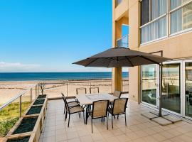 Glenelg Beachfront Luxury Apartment, hotel v destinácii Glenelg