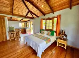 Fare Tau - accès direct plage blanc privée