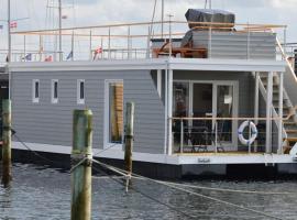 Houseboat Hecht in Egernsund at the Marina Minde, barco en Egernsund