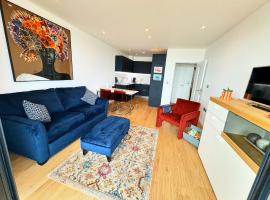 Stunning Beach Front Apartment with Sea views, FREE Parking & Balcony, beach hotel in Ramsgate