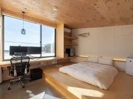 森deワーケなすっぽ 木の温もりとホテルライクな佇まい 森のバレルサウナ