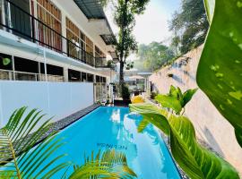 Viesnīca ar autostāvvietu Eco Resort Kandy pilsētā Kandi