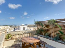 Stunning 3BR Townhouse with Private Rooftop Access by 360 Estates, hotel u gradu Paola