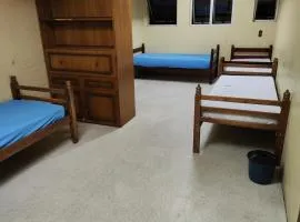 Quarto inferior 10 pessoas.