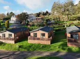 Two Bedroom Lodge In The Country - Oak, Stag, Acorn