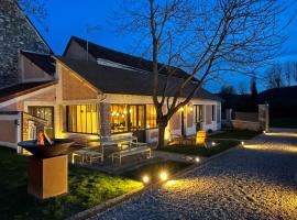 La Petite Maison de Giverny - Gîte de charme 5 étoiles au cœur du village - 3 Chambres, hotel familiar en Giverny