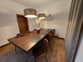 Cozy Home, 7 Beds, WiFi, Kitchen, Balcony, Bielefeld Center, hotell i Bielefeld