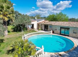 Farmhouse with Pool/Tennis - 10 People - NÎMES, hotel din Marguerittes