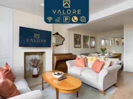 Beautiful cottage style 3-bed By Valore Property Services, itsepalvelumajoitus kohteessa Loughton