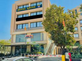HOTEL AROSE, ξενοδοχείο τριών αστέρων στο Αχμενταμπάντ