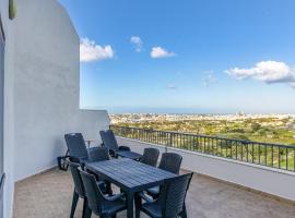Beautiful PENT with terrace & spectacular views by 360 Estates: Luqa şehrinde bir daire
